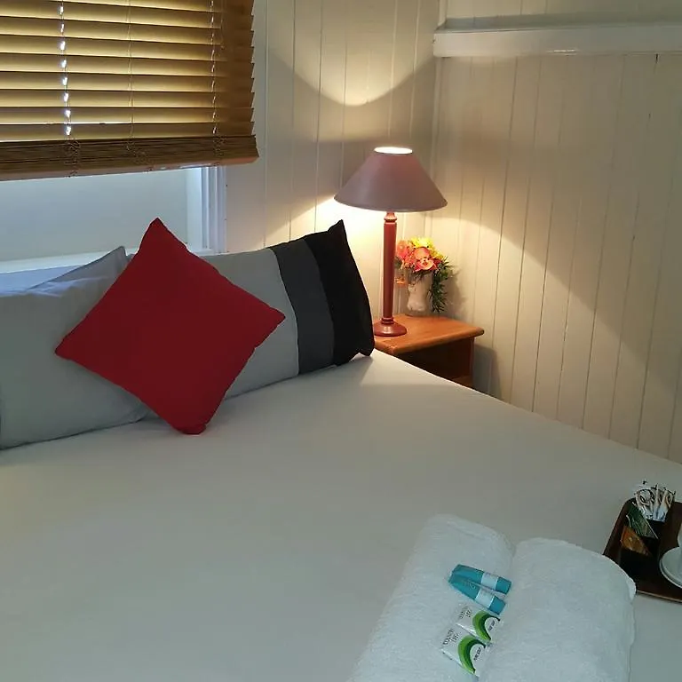 Joes Waterhole Hotel Eumundi 2*,